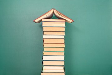 六年级上册第六单元英语42页的公告栏怎么读