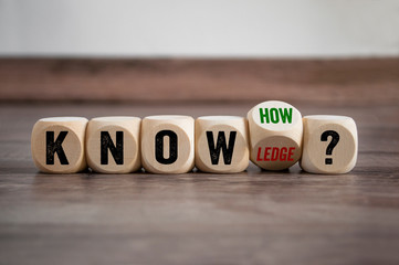 六年级上册第六单元英语42页的公告栏怎么读