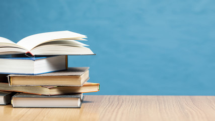 六年级上册第六单元英语42页的公告栏怎么读