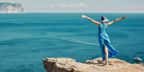 六年级上册第六单元英语42页的公告栏怎么读